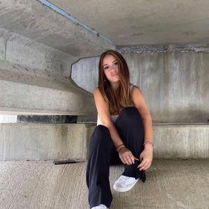 Meet your Posher, Mia